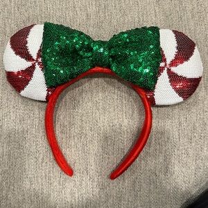Disney World Holiday Micky Mouse Minnie Mouse Ears in EUC !! ❤️🤍💚